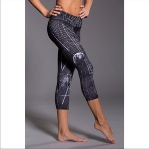 Onzie Black Sky Leggings NWOT